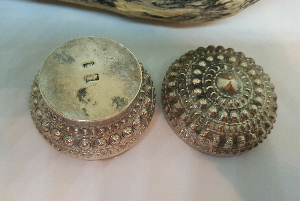 ANTIQUE BEAUTIFUL CHINESE EXPORT SOLID SILVER BETEL BOX 34.5 G. /D055