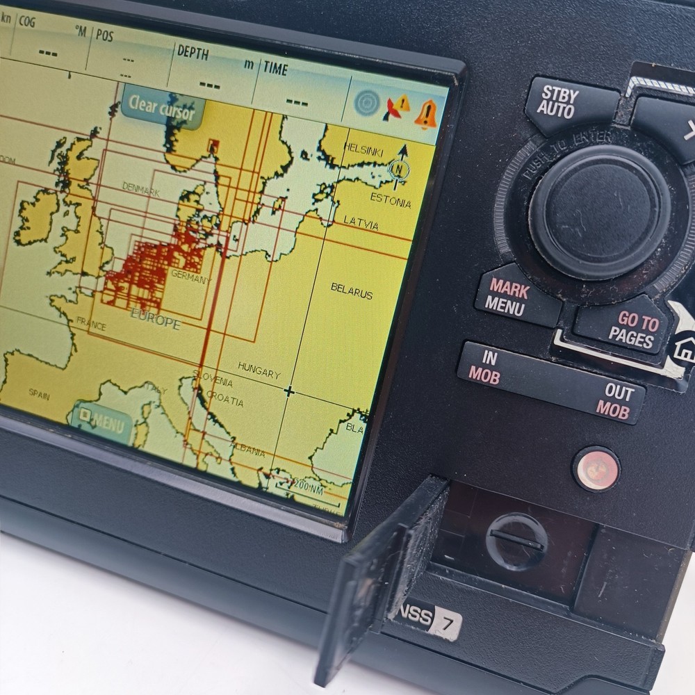 SIMRAD NSS7 Multifunction Chartplotter GPS Radar Display Sounder w/Power Cable