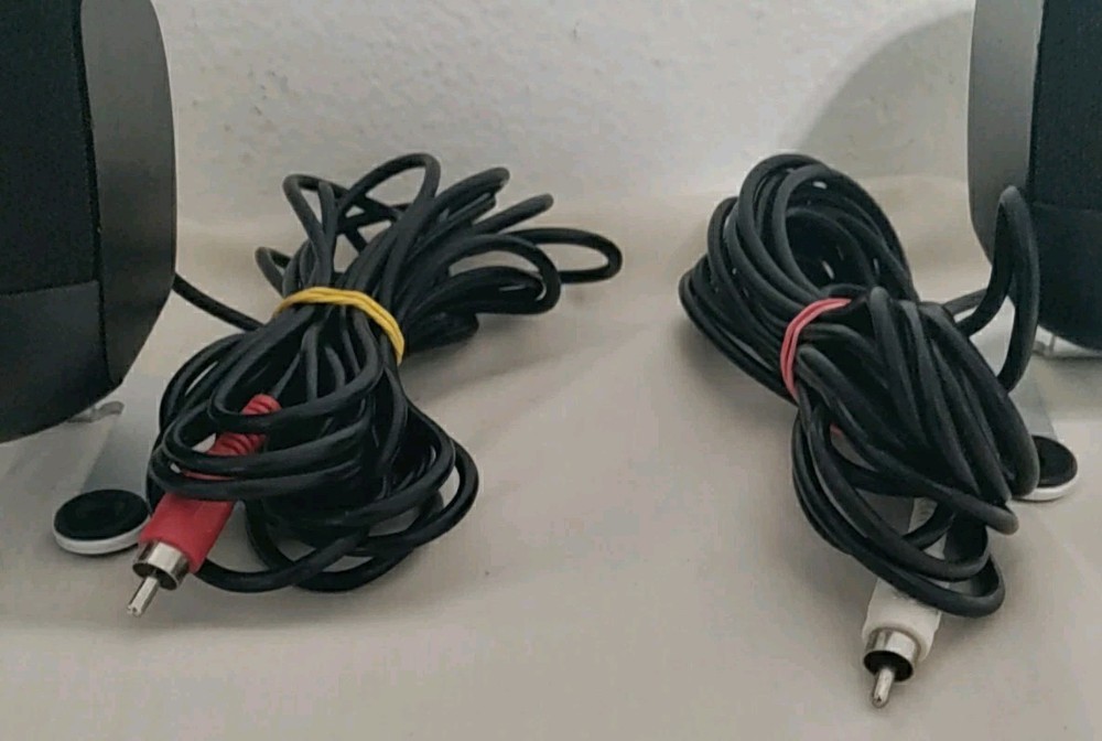 2 Logitech Z-640 Computer System Speakers White And Red Tested Read Description