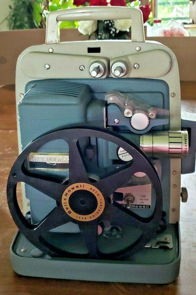 VINTAGE BELL & HOWELL SUPER AUTO LOAD PROJECTOR 8MM