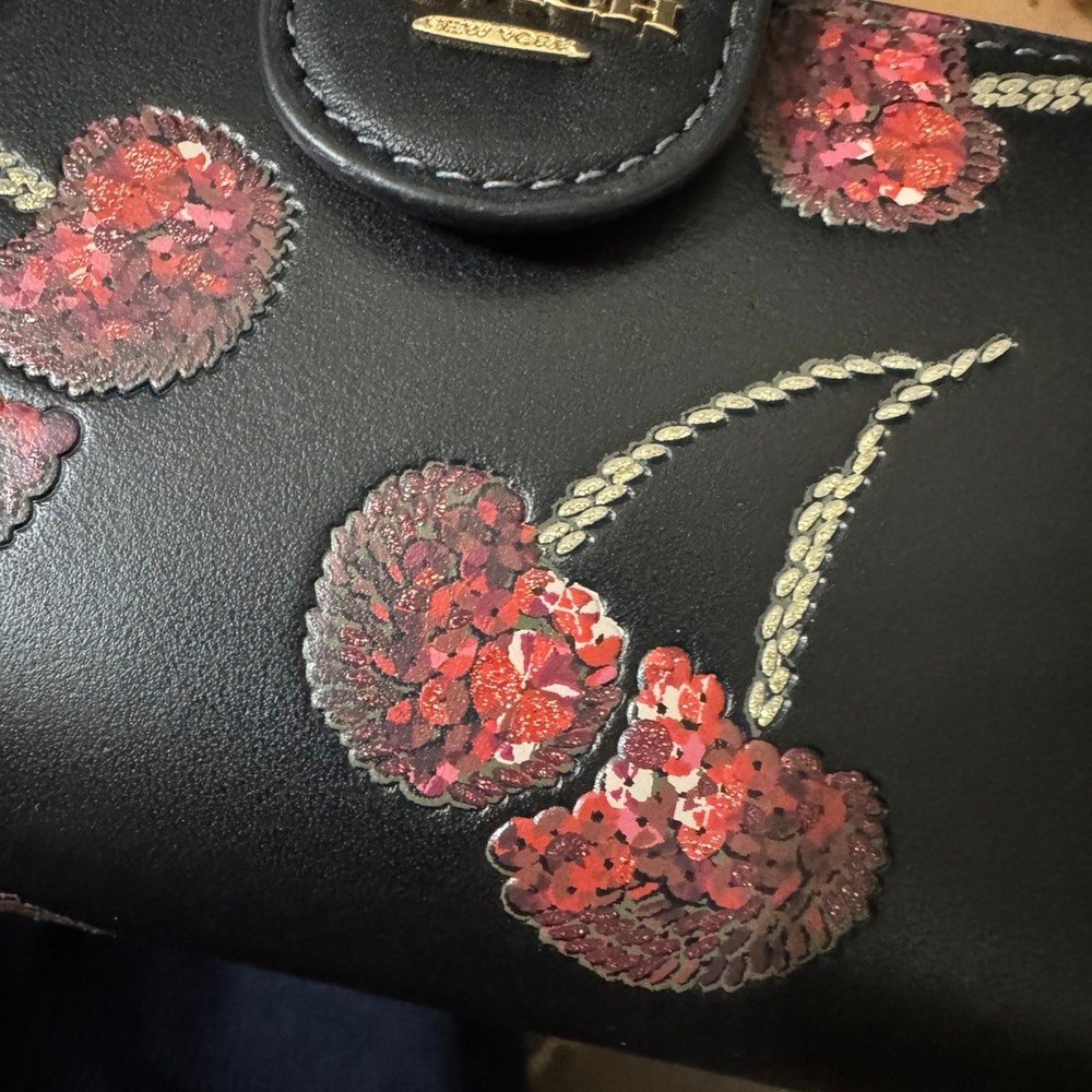 NWT ❤️ Coach Medium Corner Zip Wallet With Cherry Print