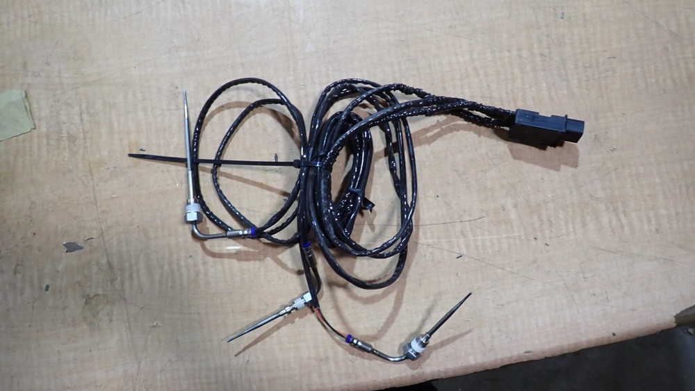John Deere Diesel Engine Temperature Sensor RE566739 OEM! NEW!
