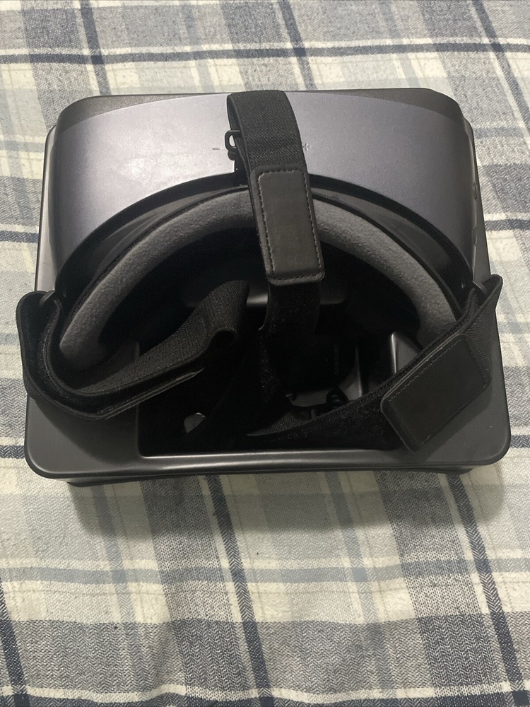 Samsung Gear VR Powered By Oculus Virtual Headset Controller Model SM-R324