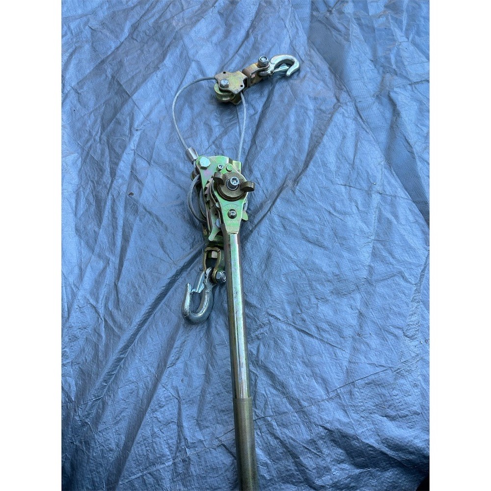 Heavy Duty Manual Hand Winch Cable Puller Come-Along w/ Rope & Hooks