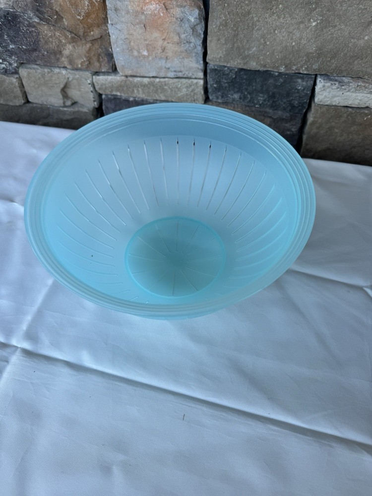 Tupperware Impressions Strainer Colander 10" Light Blue #3097