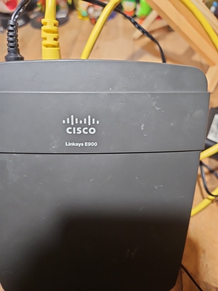 Cisco Linksys E900 With Adapter