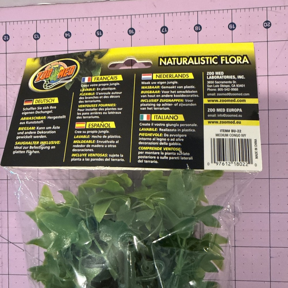 Zoo Med Naturalistic Flora Plastic Wall Mountable Plant Washable