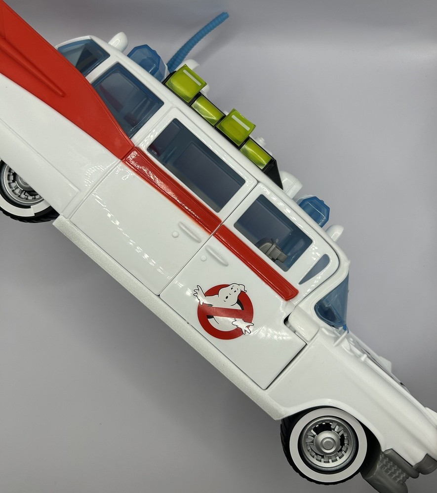 KATE MCKINNON SIGNED GHOSTBUSTERS ECTOMOBILE - BECKETT COA!