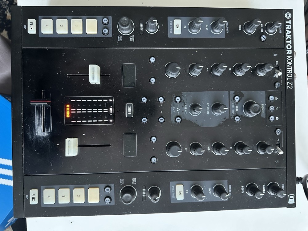 traktor z2 mixer. Powers On/untested