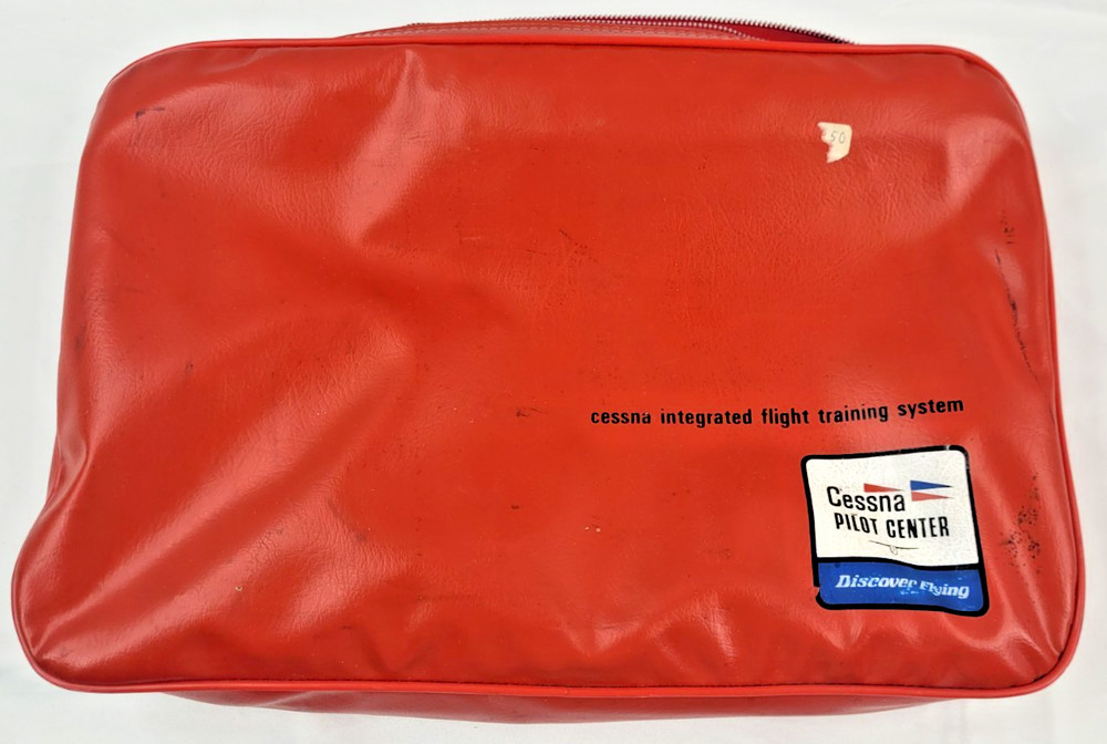 1981 Cessna/Beechcraft Integrated Flight Training System Pilot books W/Red Pouch