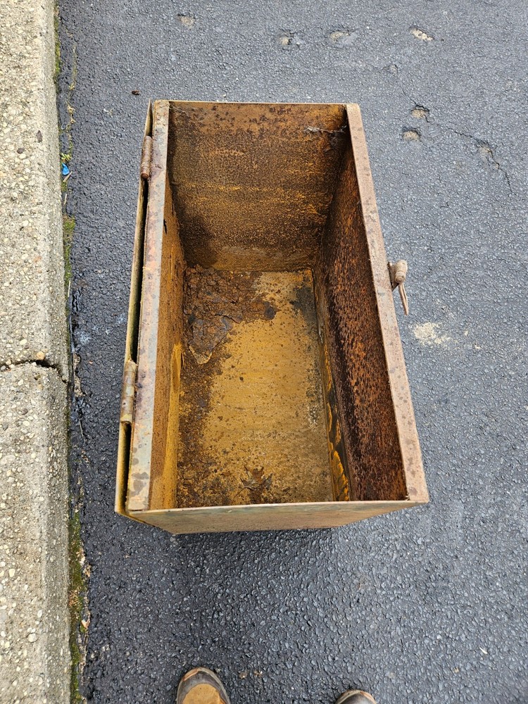 Metal Chest/Tool Box top latch