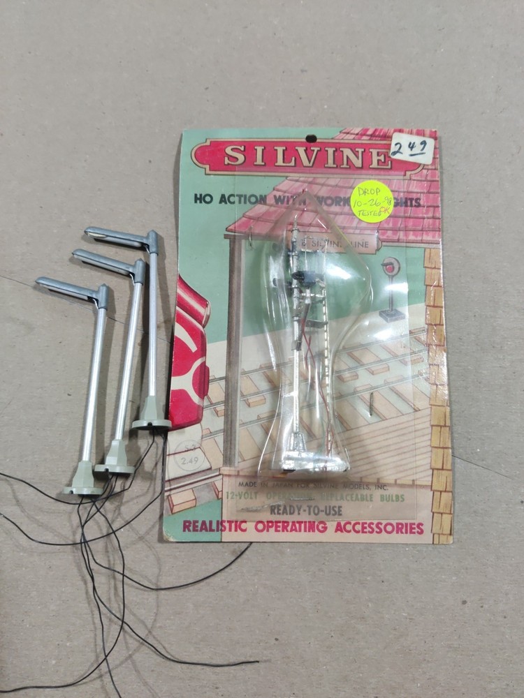 ho scale street lights Set Of 4 Used