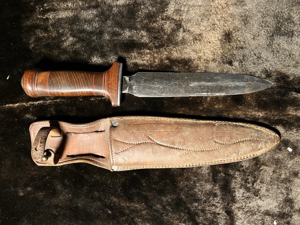 8” OUTSTANDING THEATER KNIFE DAGGER WWII COPPER LINED SHEATH
