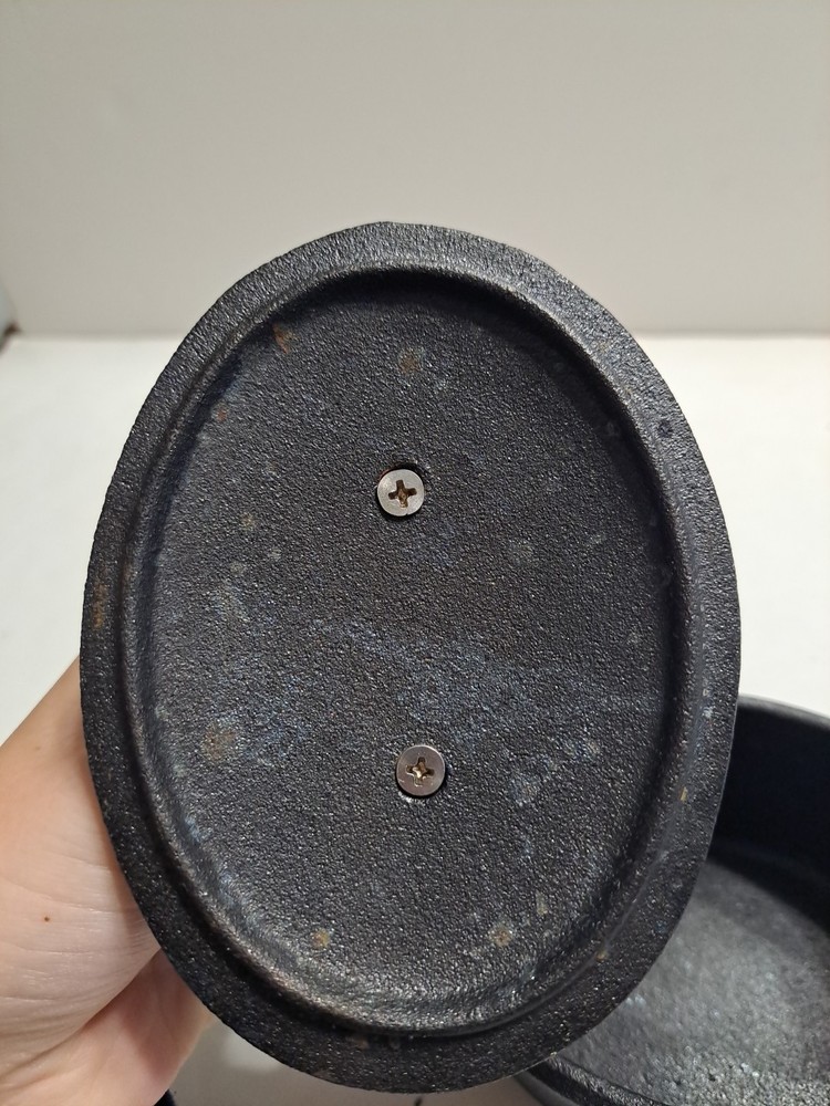 Small Be. Basic Cast Iron Dutch Oven With Lid