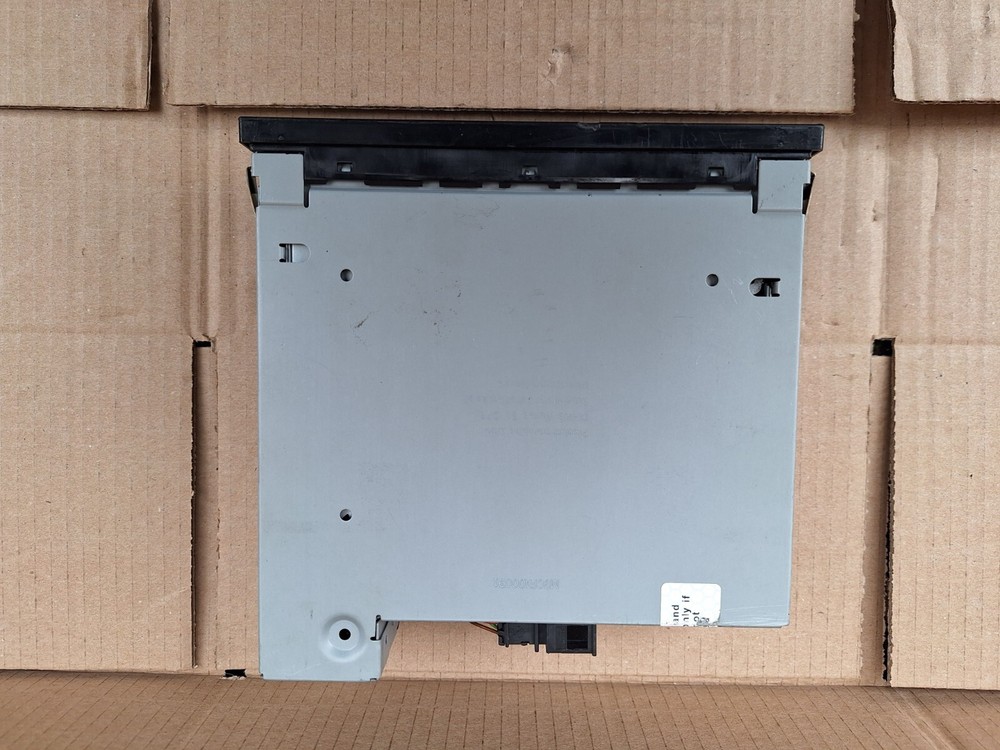 Audi Porsche Genuine 6 disc CD Changer 8E0035111D
