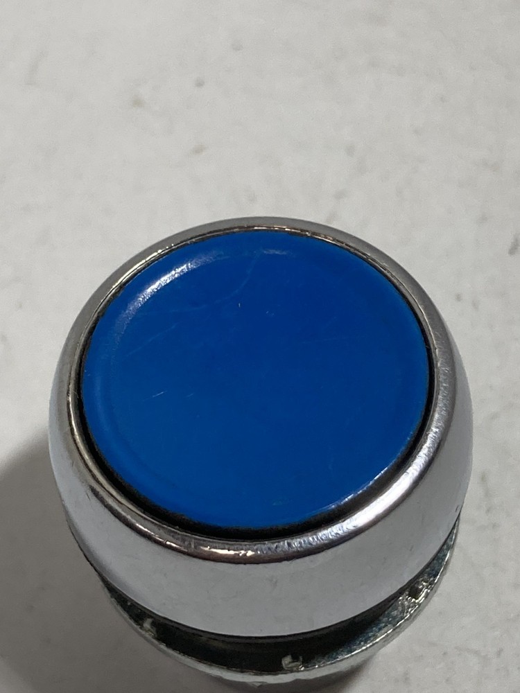ALLEN BRADLEY 800FM-F6 PUSHBUTTON OPERATOR FLUSH BLUE