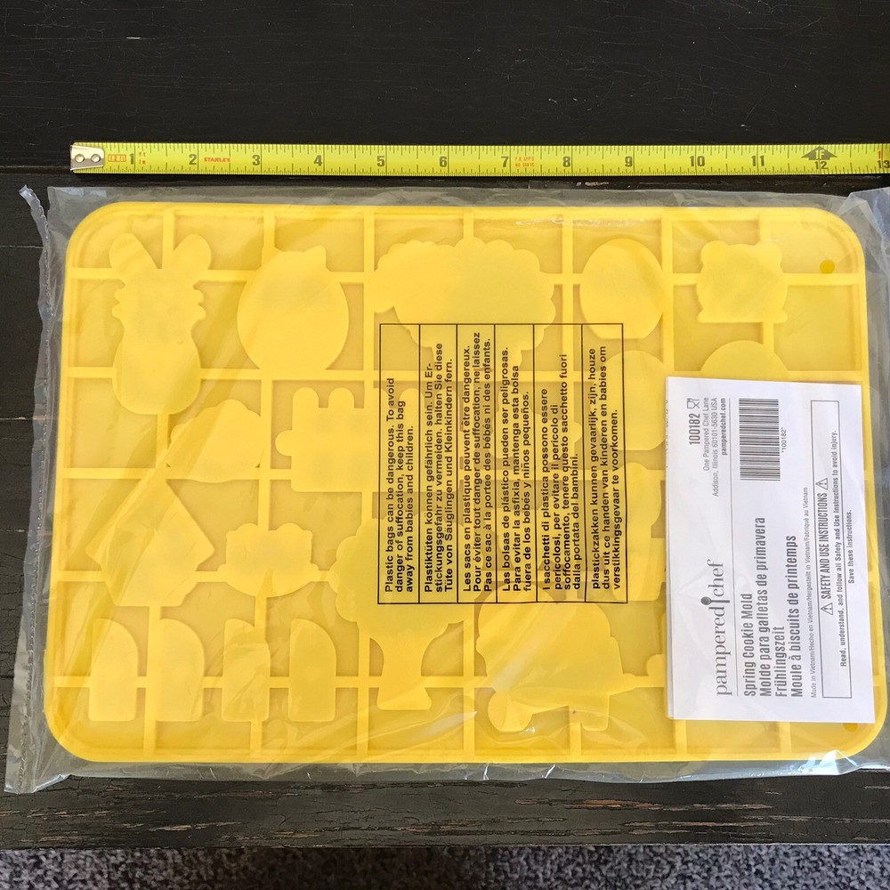 Pampered Chef Spring Easter Silicone Cookie Baking Candy Mold Bunny Basket Egg