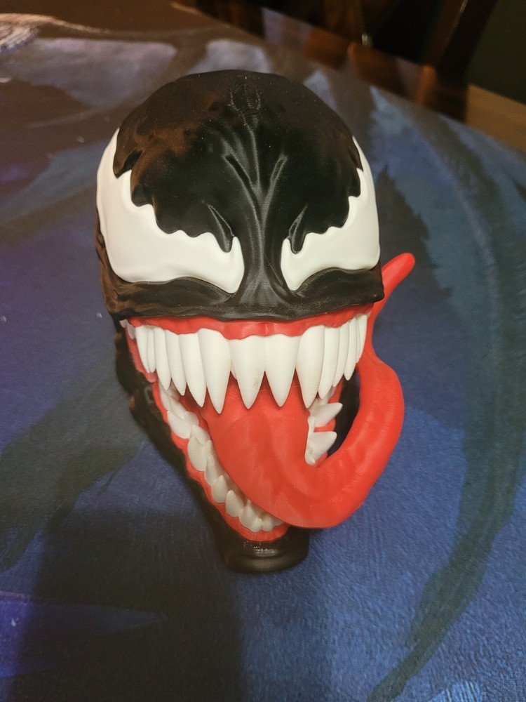 VENOM MTG Deck Box! 100 Cards Commander