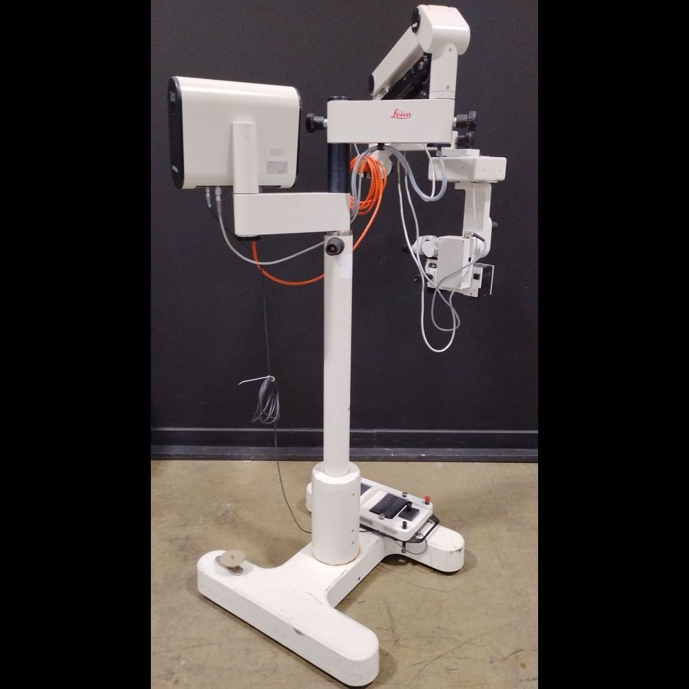 Leica M690 Surgical Microscope with Binoculars and Footswitch