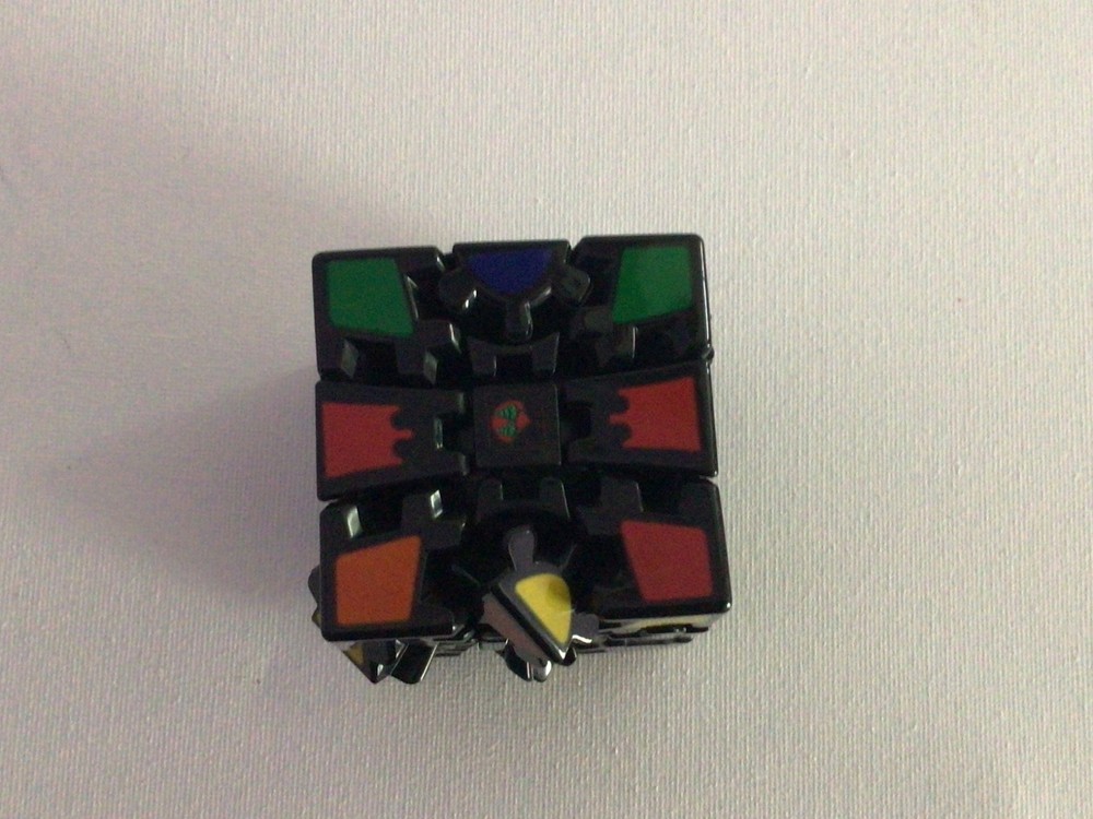 Gear Cube Extreme Black - Rotation Brain Teaser Funky Puzzle  3x3  EUC