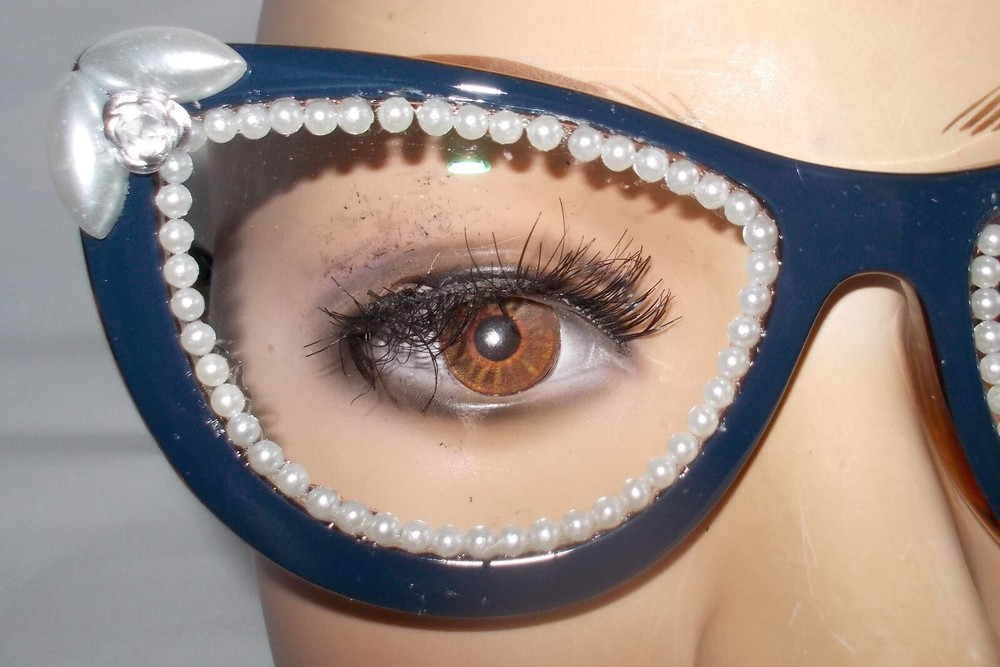 UNIQUE BOUTIQUE READING GLASSES 2.50 NAVY BLUE & PEARL CATEYE FRAME