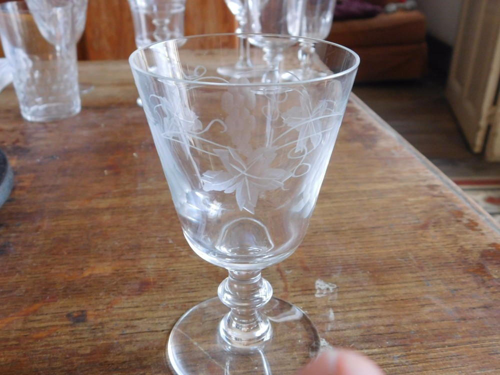 Former crystal glass vine grape decoration