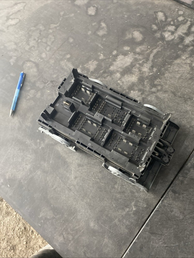 2009 Chevrolet Silverado 1500 Engine Fuse Box OEM
