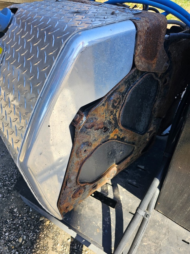 Freightliner 23 Gal DEF Tank Assembly