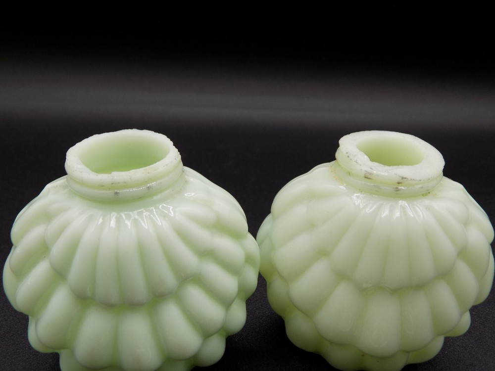 EAPG CONSOLIDATED Green Overlapping SHELL Pattern Salt & Pepper Shakers