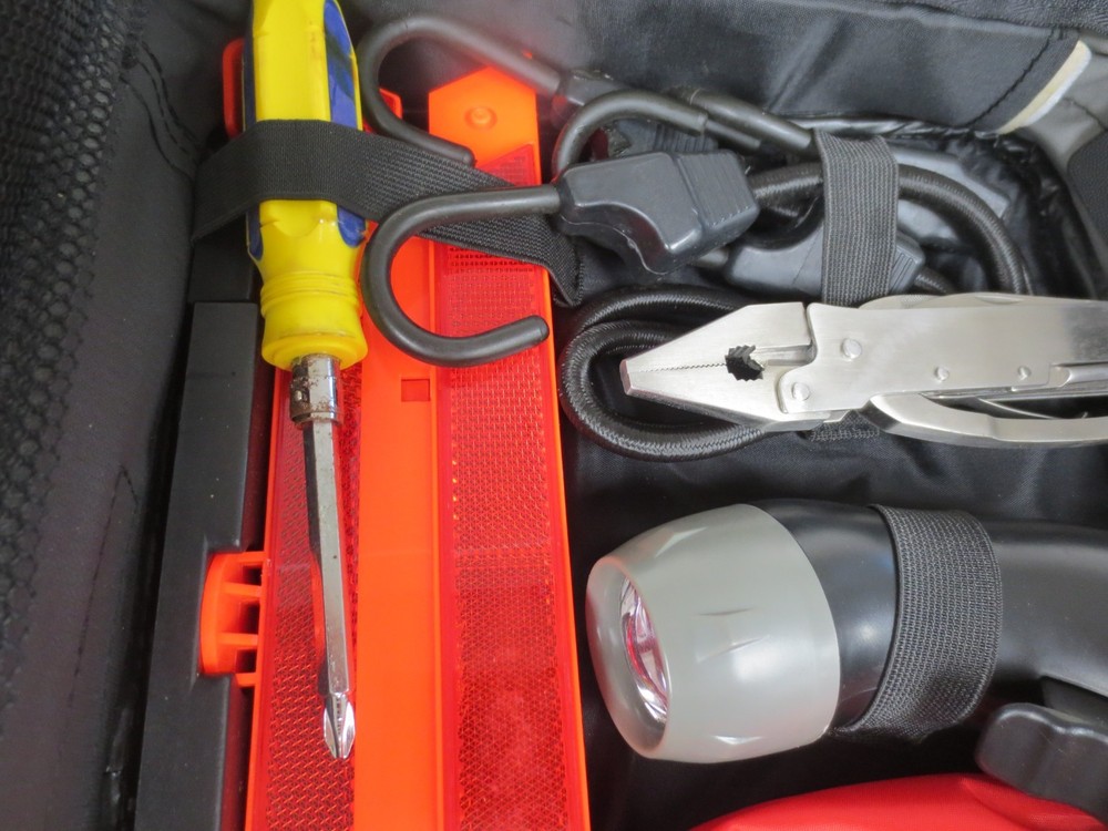 ROADSIDE ASSISTANCE KIT