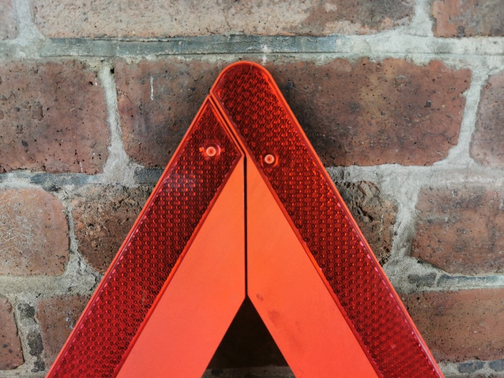 2005 MERCEDES BENZ E-CLASS WARNING TRIANGLE A2118900397