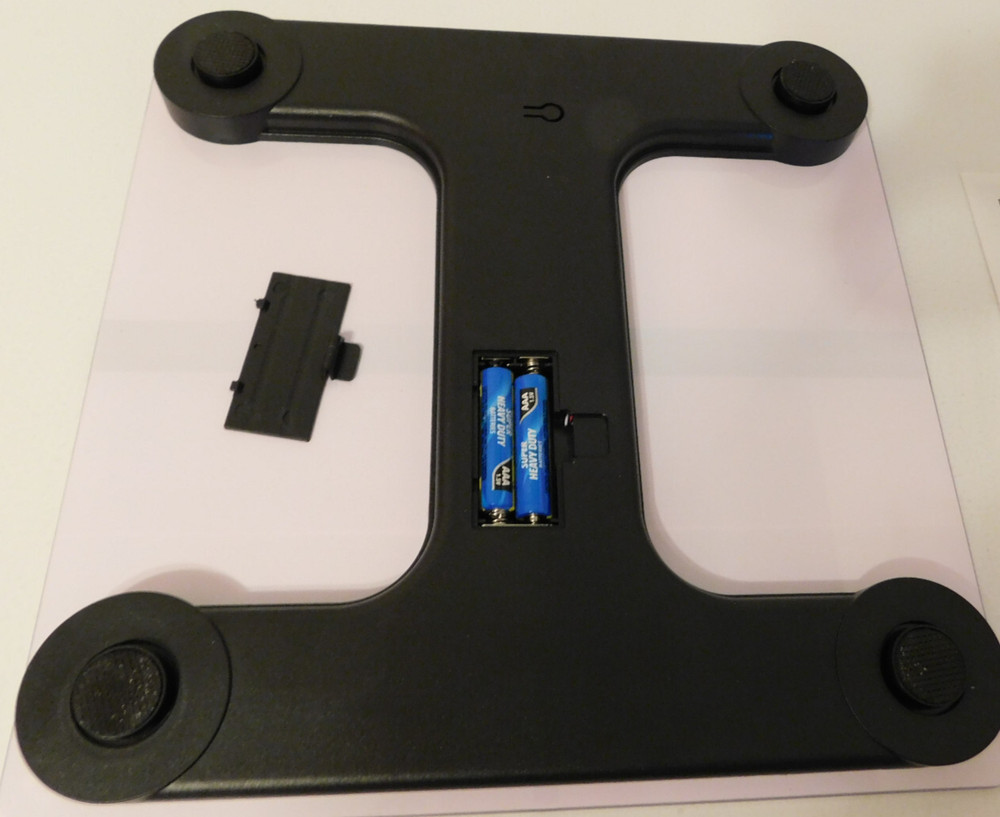 NEW IN BOX ELECTRONIC SCALE--BATTERIES INCLUDED
