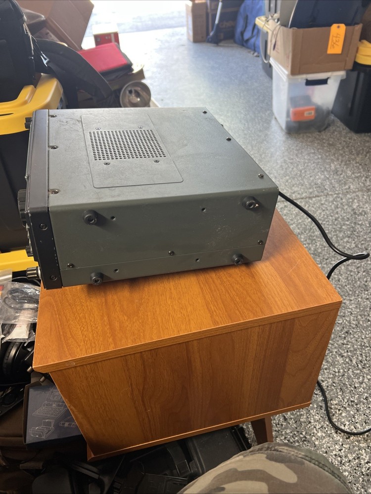 Icom IC-R7000 Communications Receiver Serial#13283 Powers On