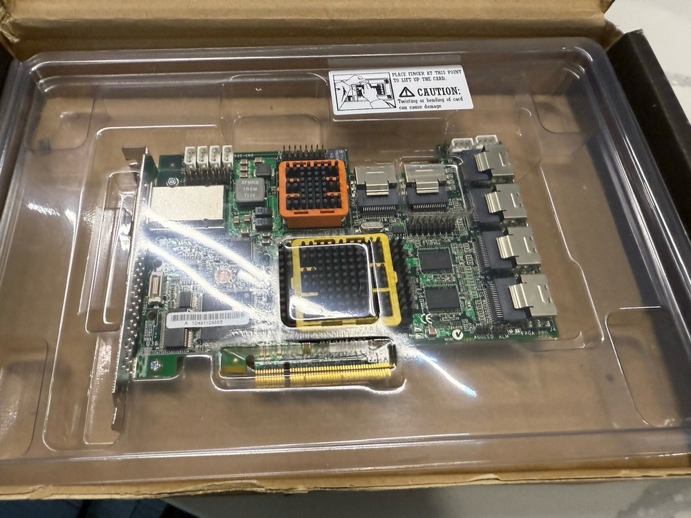 Adaptec ASR-52445 RAID SAS / SATA 512 MB PCIe Card