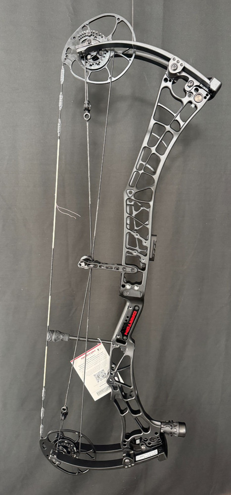 Darton Tritech 33 Black Right Hand 70LBS Compound Bow New