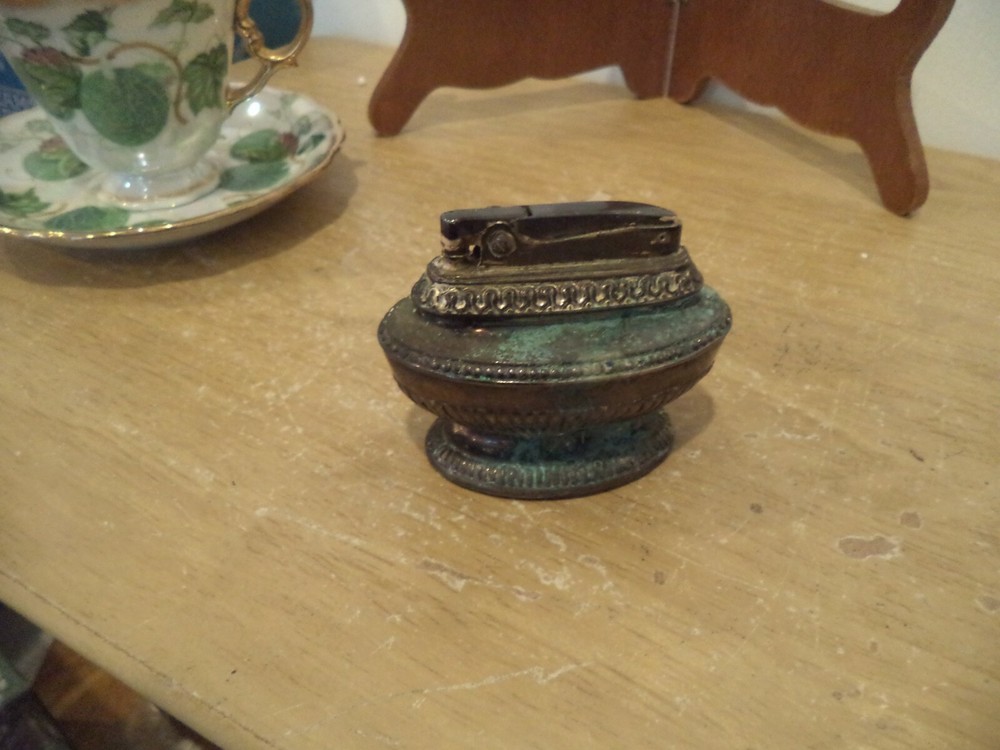 Vintage RONSON Queen Anne Silver Plated Table Lighter