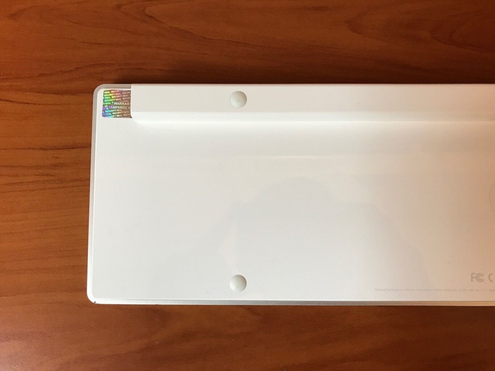 Slim Apple USB Keyboard A1243 MB110LL/B - Grade A