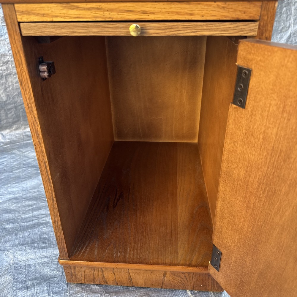 MCM Lane End Table With Magazine Rack
