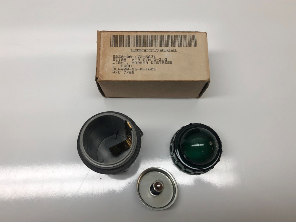 GREEN D-31 DISTRESS MARKER LIGHT