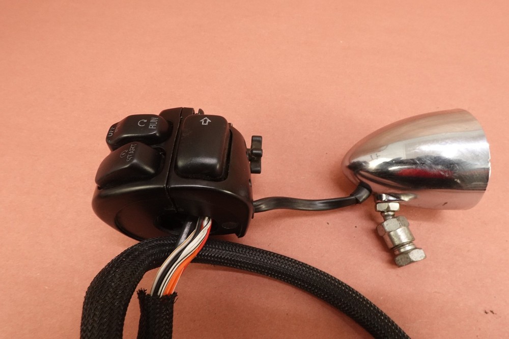 2005-2006 Harley Davidson FXDWGI Dyna Wide Glide Right Control Switch & Blinker