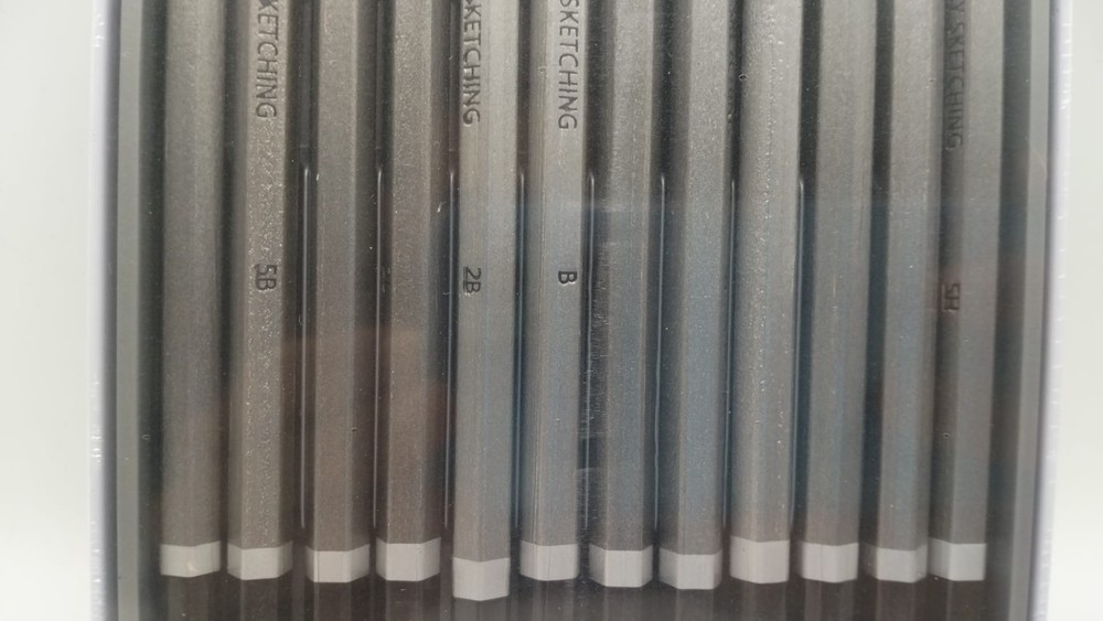 Derwent Academy 12 Sketching Pencils