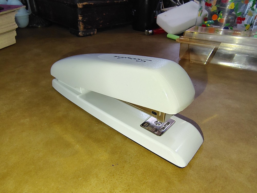 Swingline Deluxe Desk Stapler #64636 White New