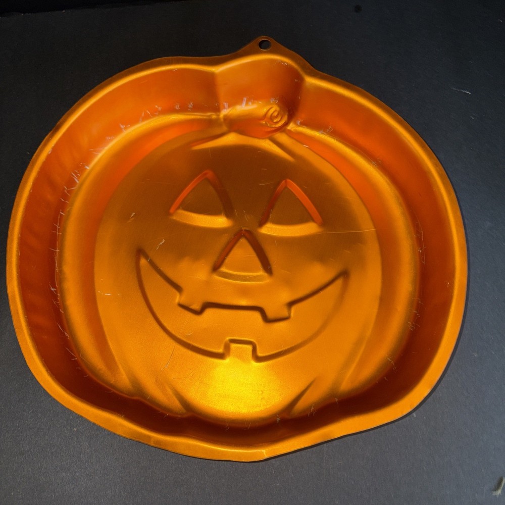 Pumpkin cake Pan By Wilton