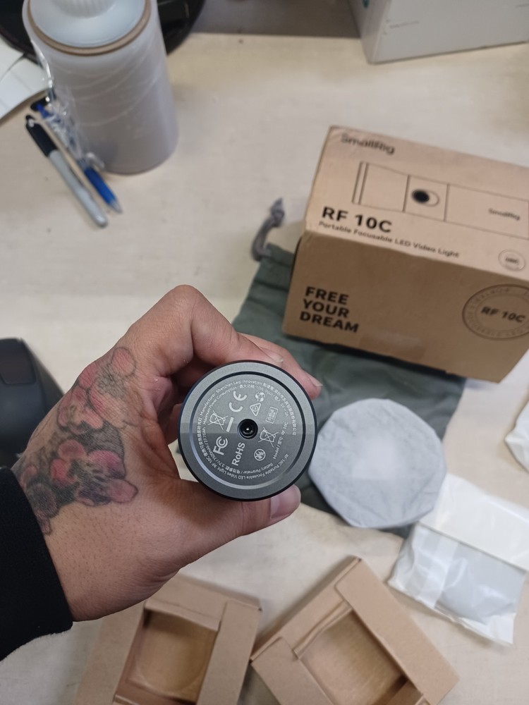 SmallRig LQ-4634 Portable Hand Focusable LED Light 3 Differnet Colors