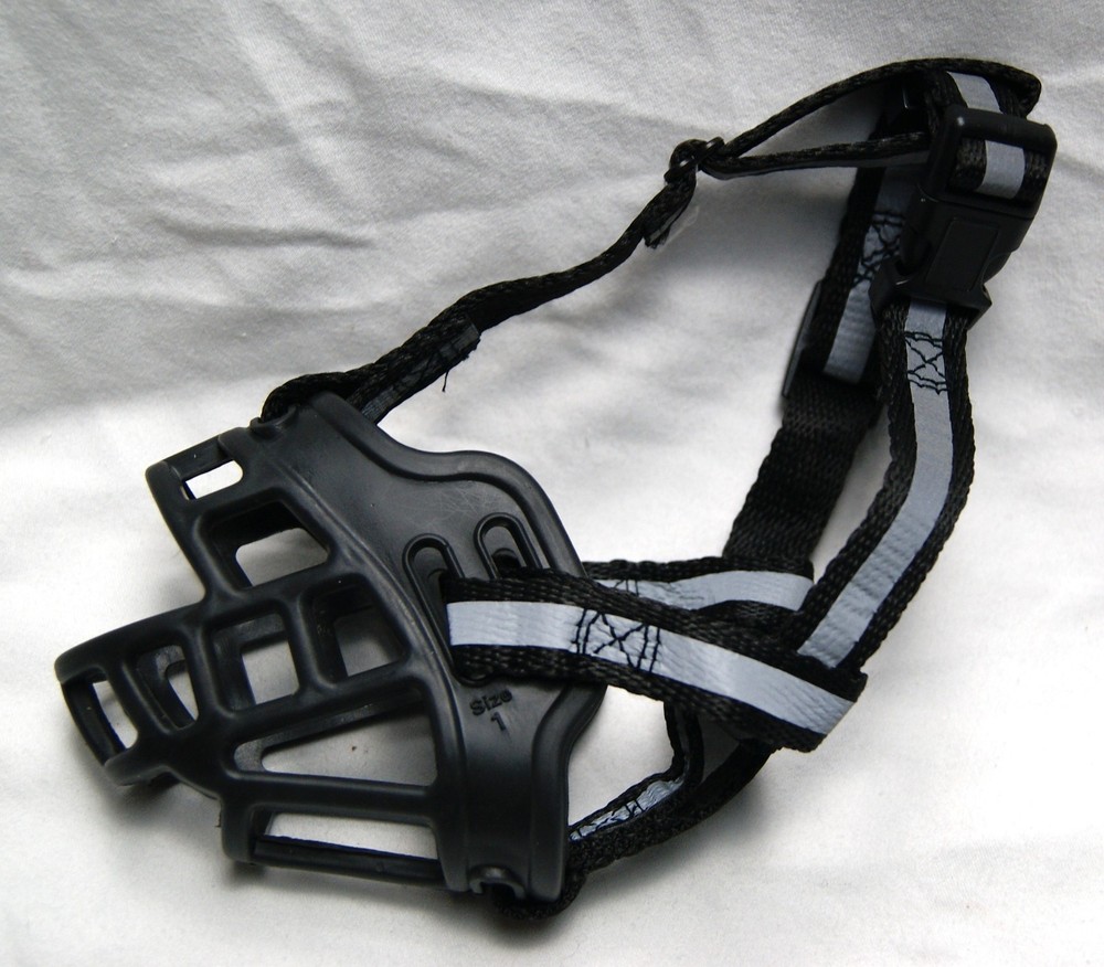 dog basket muzzle size 1 black w/ reflective stripes adjustable XXS