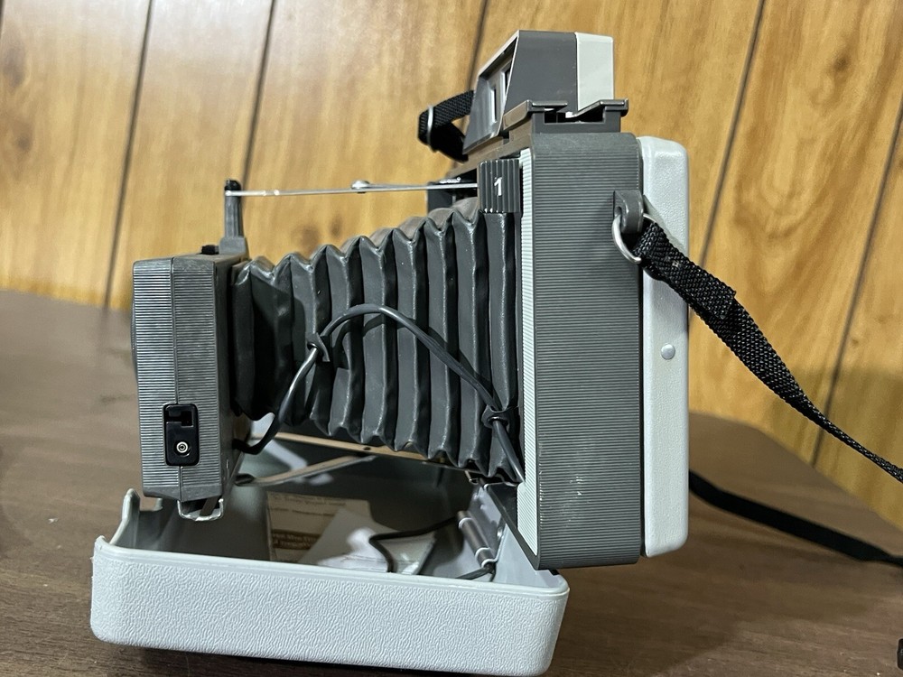 Vintage Polaroid Automatic Land Camera Model 420 With Flash Hard Case