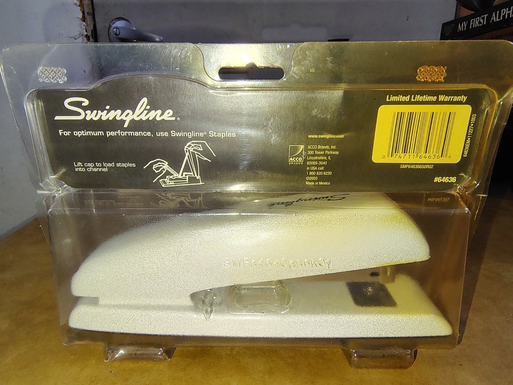 Swingline Deluxe Desk Stapler #64636 White New