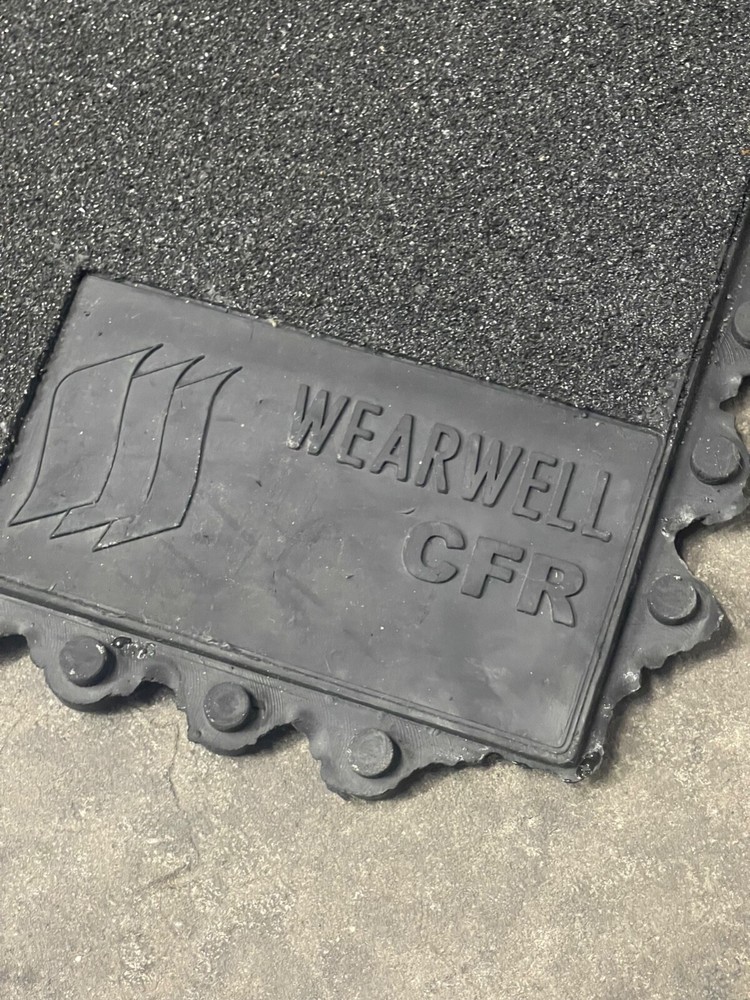 24/SEVEN SOLID NITRILE RUBBER - INTERLOCKING FLOOR TILES BY WEARWELL GROUP: ML57