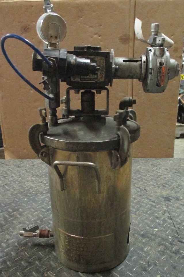 Northland stainless 2.5 gallon tank with Graco agitator