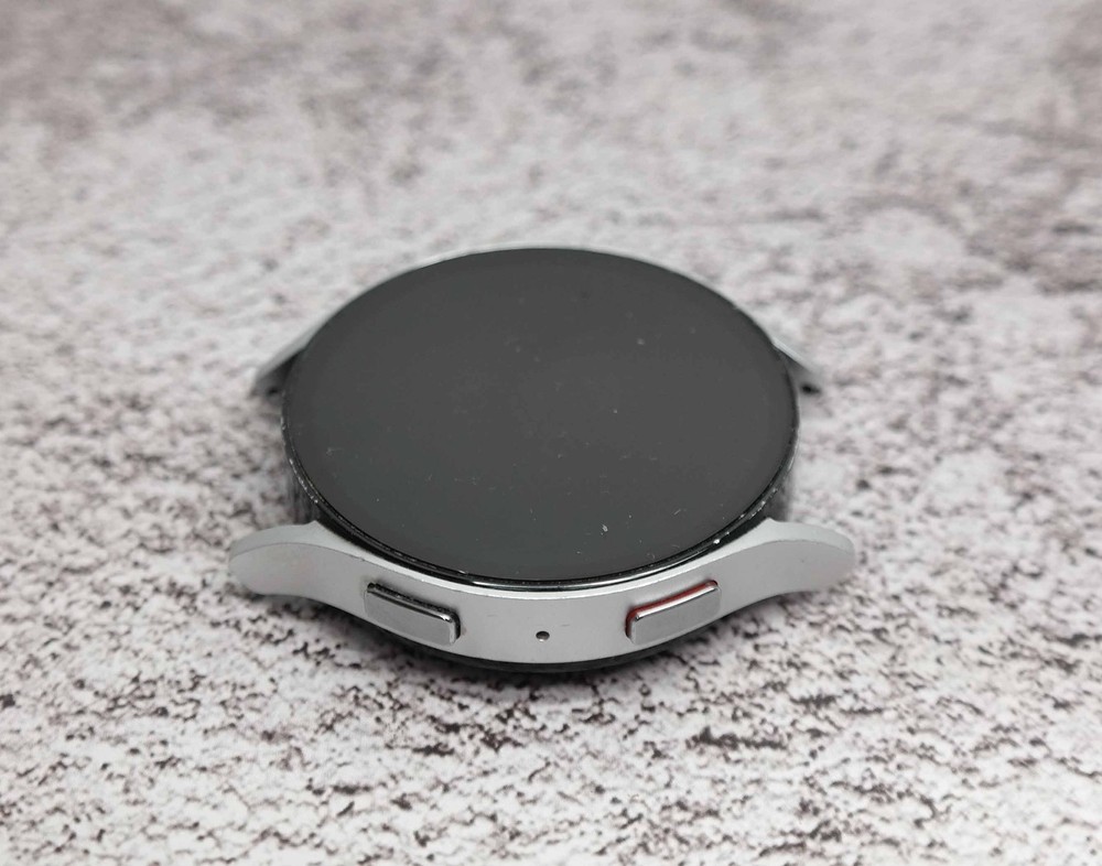 Samsung Galaxy Watch6 SM-R940 44mm Silver BROKEN